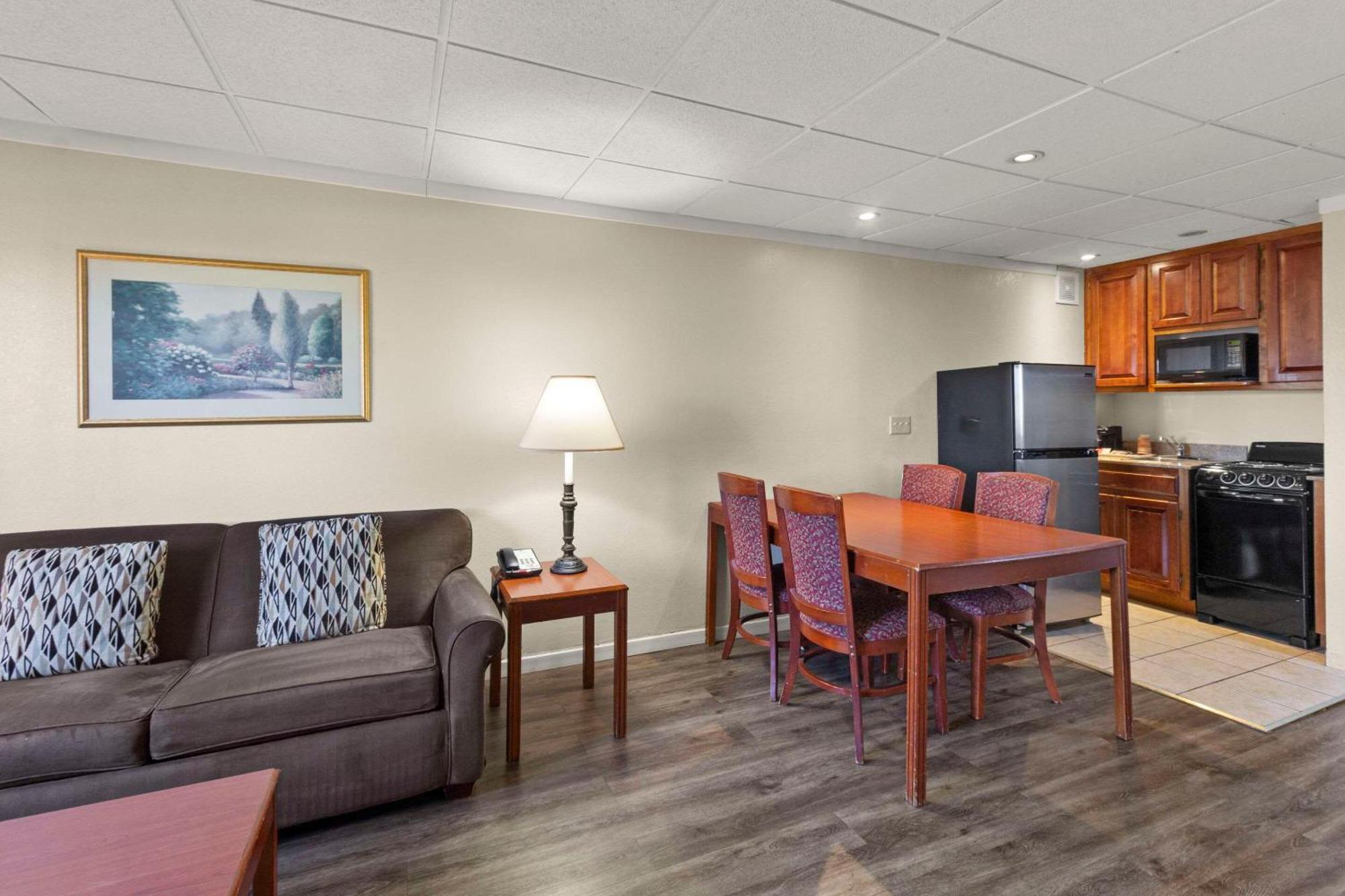 Quality Inn & Suites Downtown Green Bay Exteriér fotografie