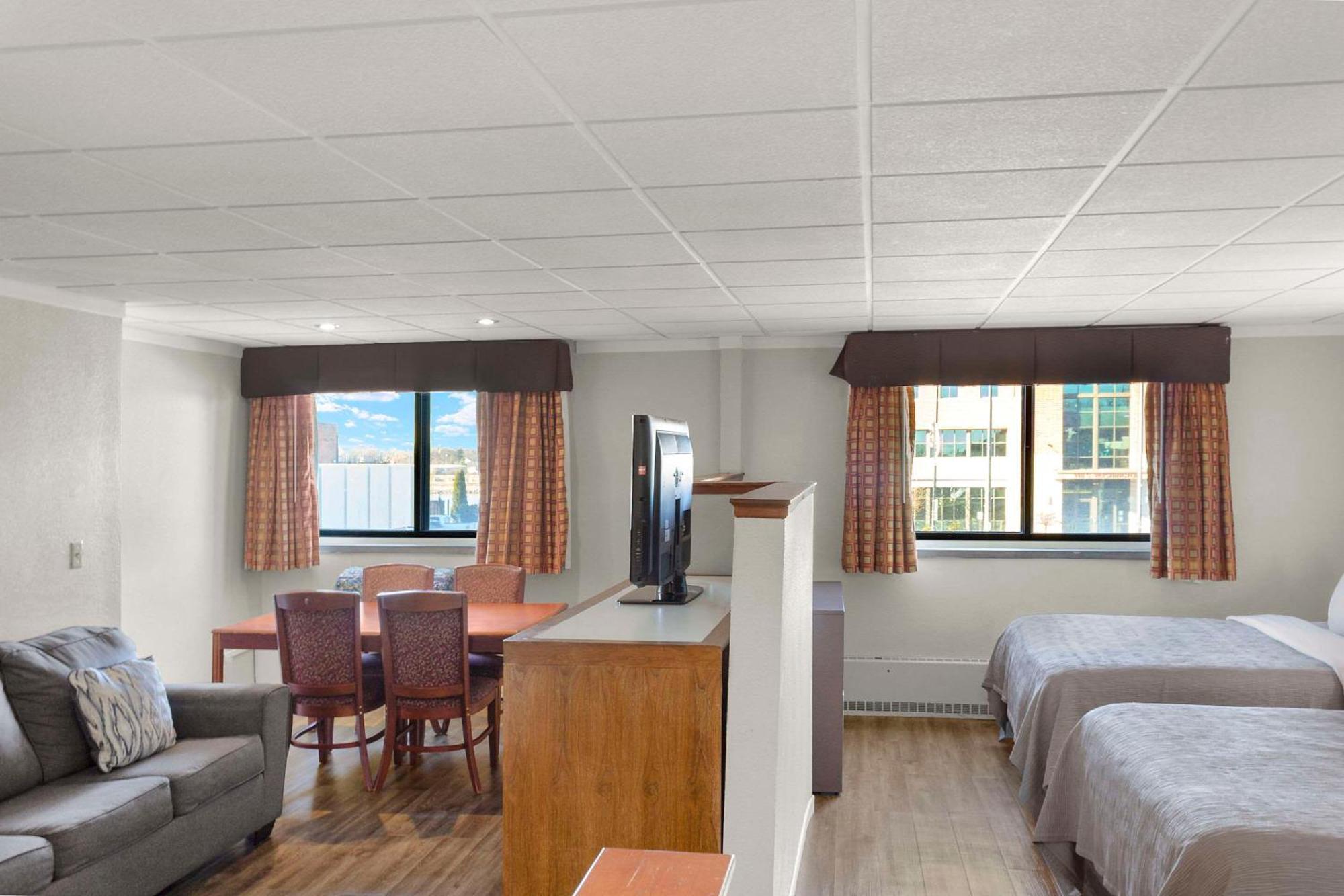Quality Inn & Suites Downtown Green Bay Exteriér fotografie