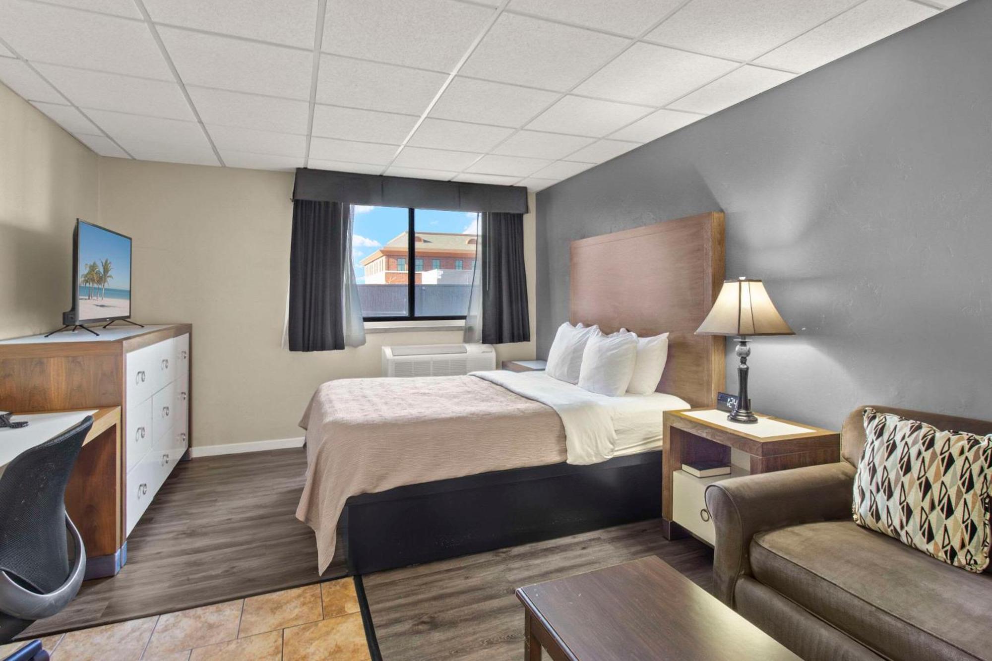 Quality Inn & Suites Downtown Green Bay Exteriér fotografie