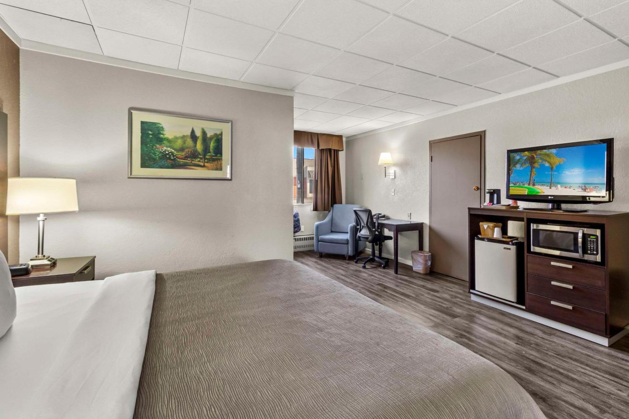 Quality Inn & Suites Downtown Green Bay Exteriér fotografie