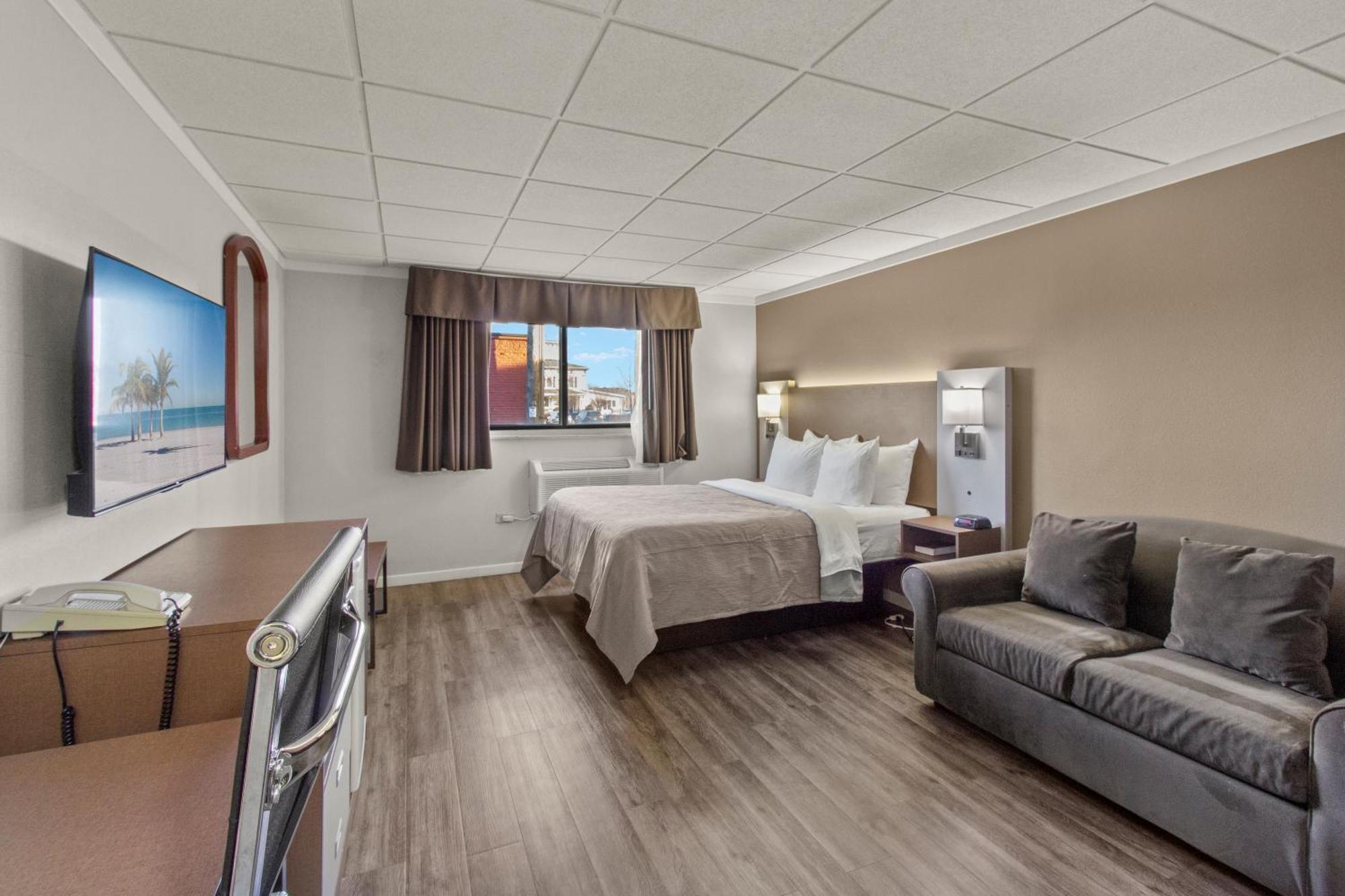 Quality Inn & Suites Downtown Green Bay Exteriér fotografie